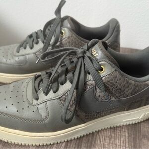 Men’s Nike Air Force 1 07 LV8 Low River Rock Dark Stucco Sneakers